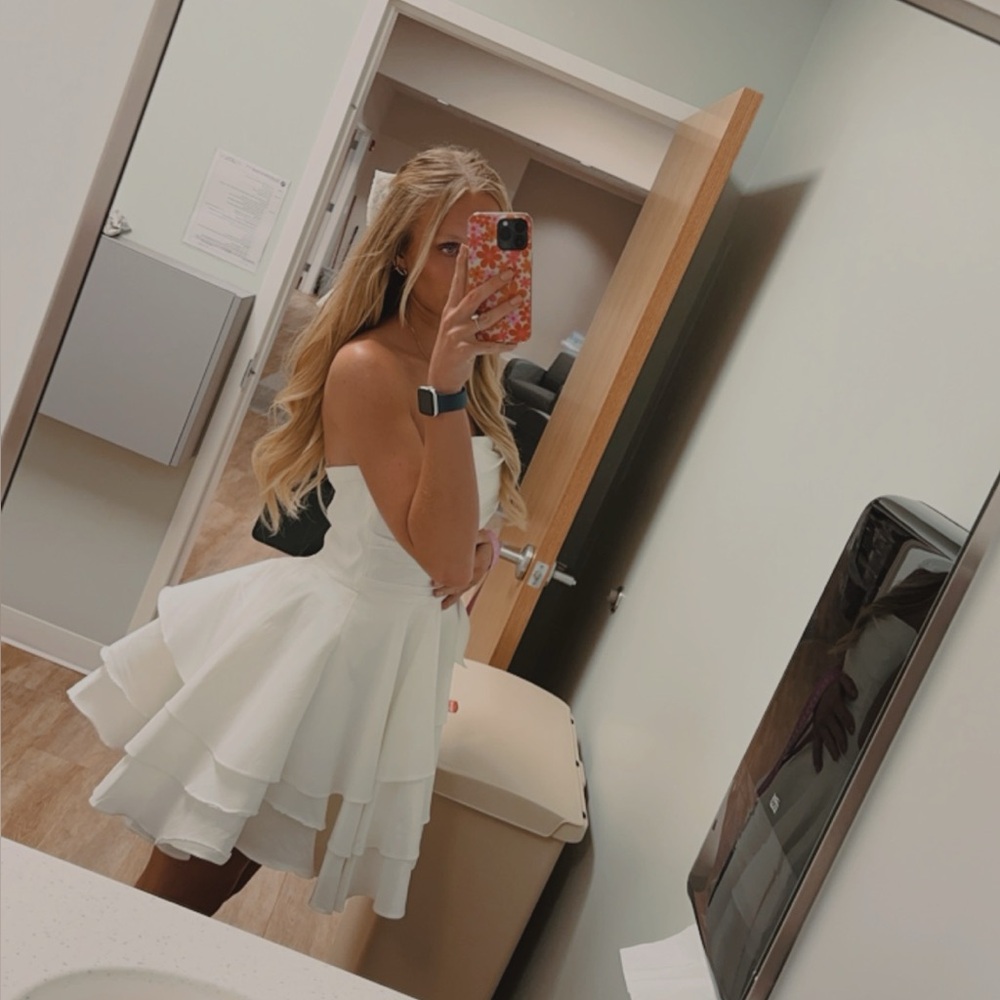 Elegant White Strapless Dress
